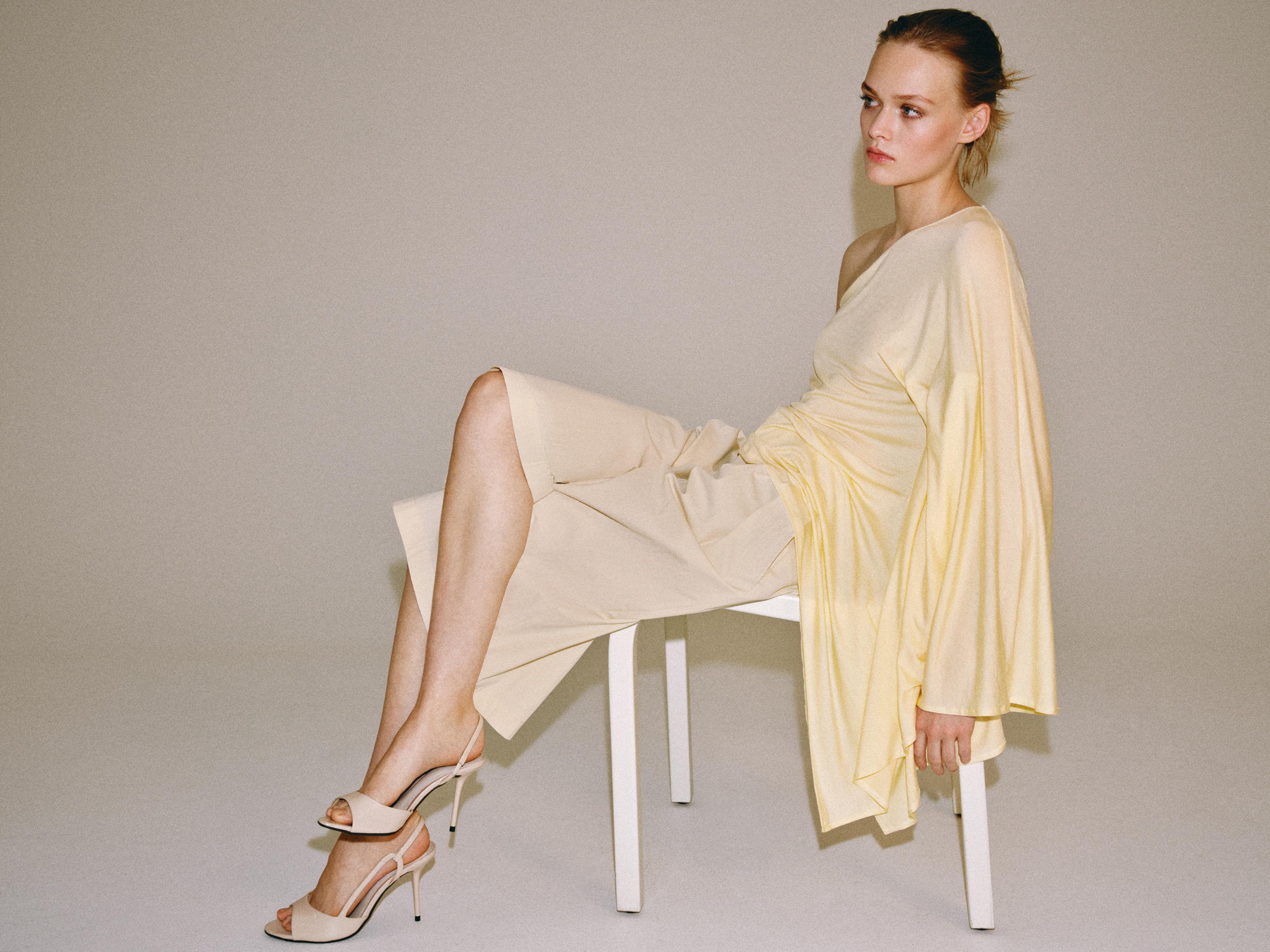 PATENT FINISH HEELED SANDALS